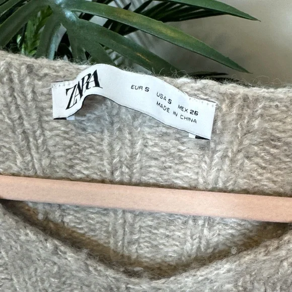 Elegant Beige Women's Crew Neck Sweater - Picture 4 of 7